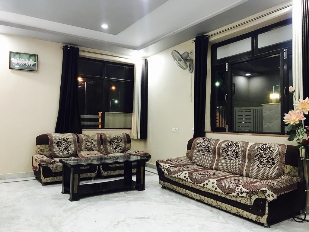 מלון אגרה Aaradhya Residency מראה חיצוני תמונה