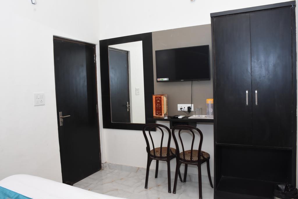 מלון אגרה Aaradhya Residency מראה חיצוני תמונה