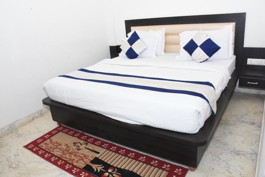 מלון אגרה Aaradhya Residency מראה חיצוני תמונה